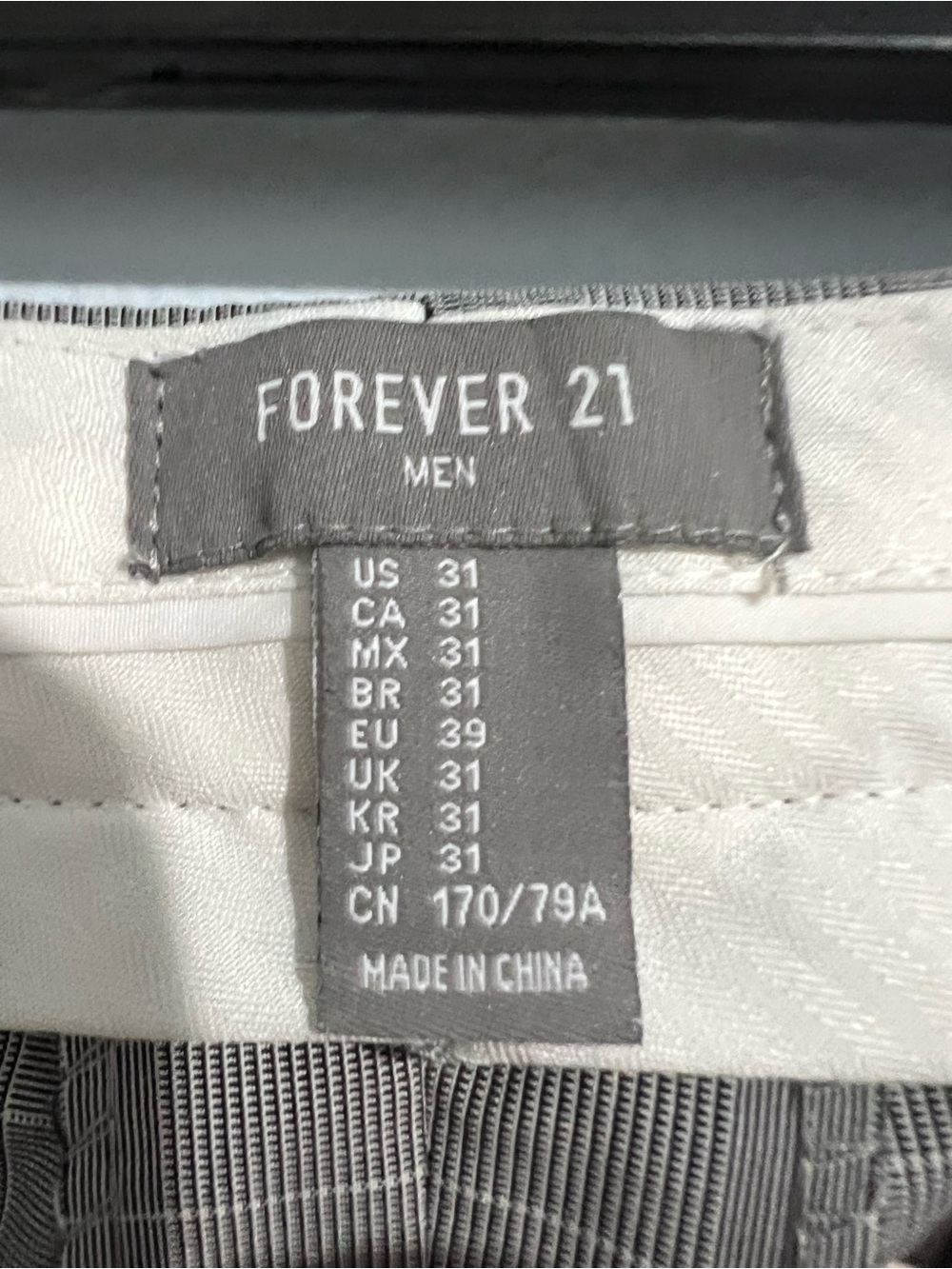 Forever 21 Men's Gray plaid cropped Dress Pants - Picture 3 of 3